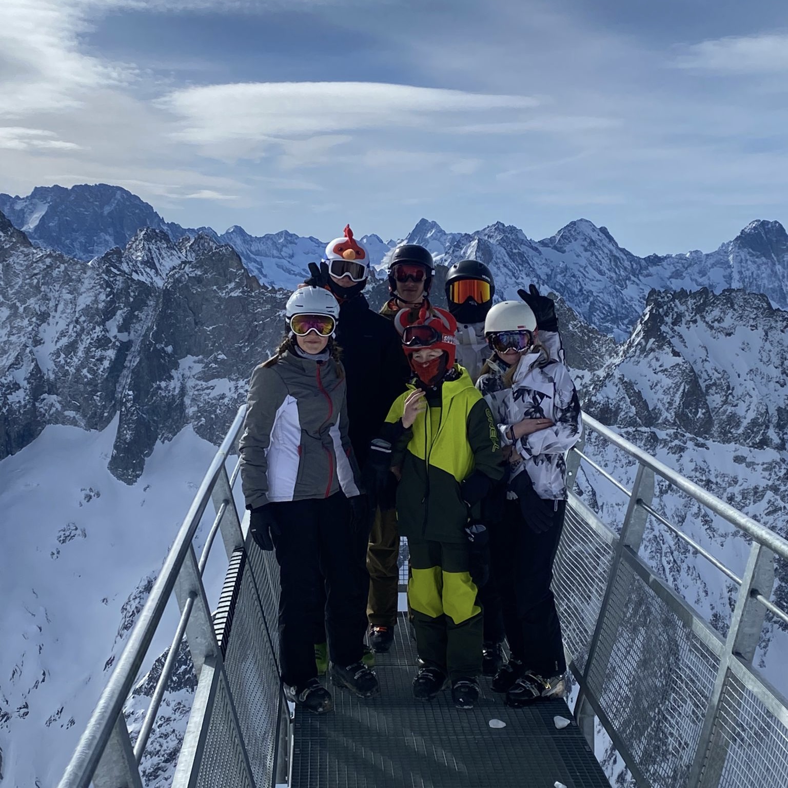 Group photo, in front of mountains